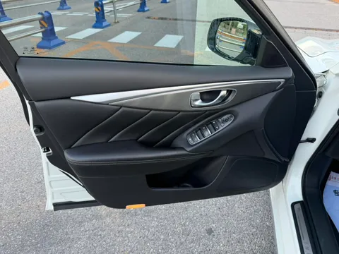 Infiniti Q50L