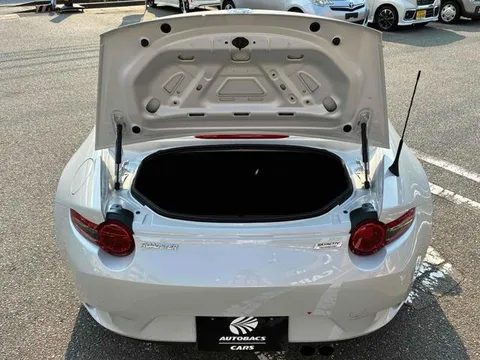 Mazda MX-5 (Roadster)