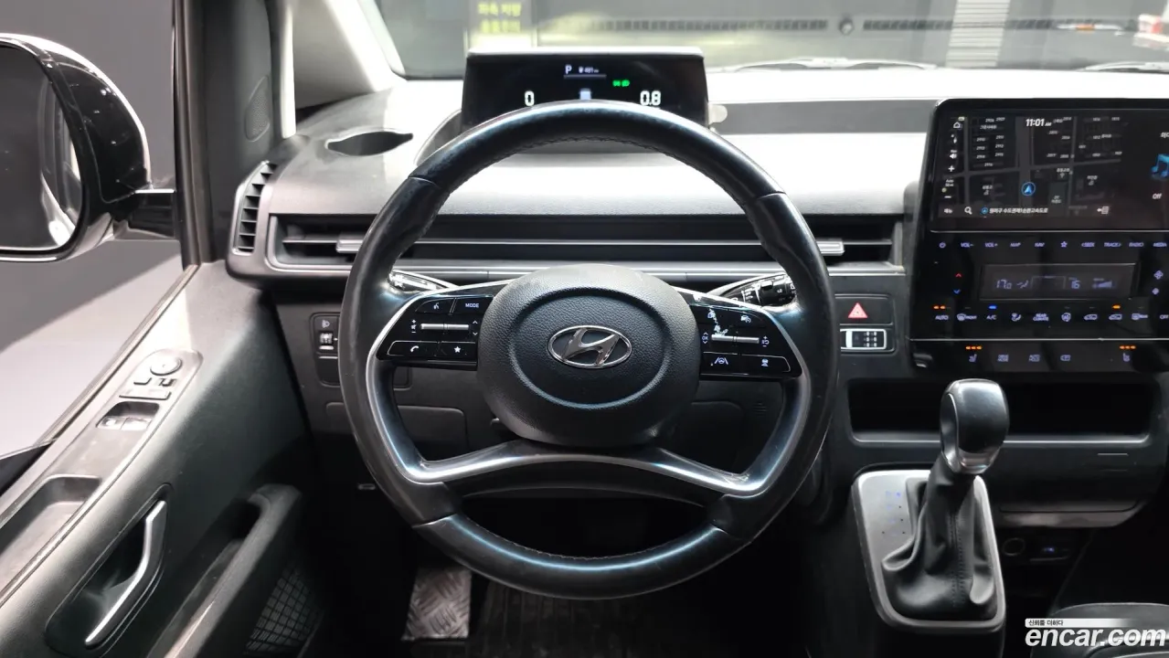Hyundai Staria