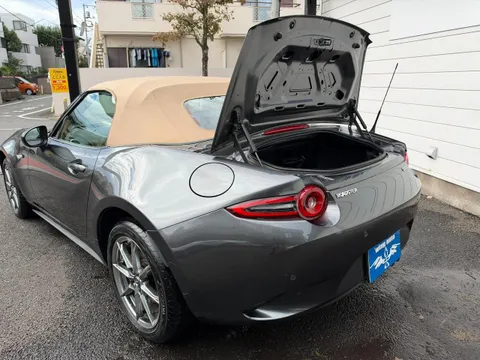 Mazda MX-5 (Roadster)