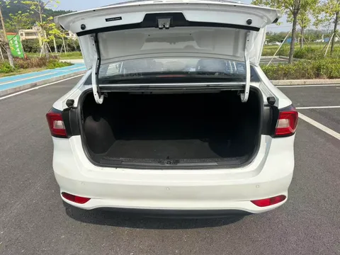 Roewe i5
