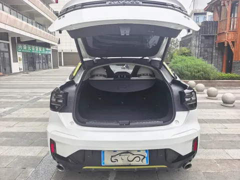 Lynk & Co 05