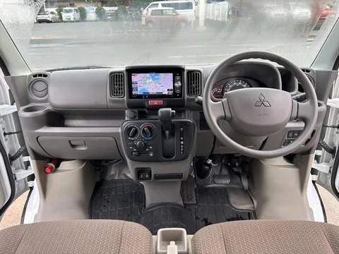 Mitsubishi Minicab Van