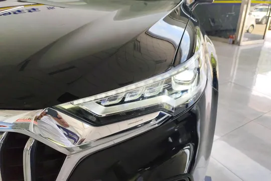 Hongqi HS5