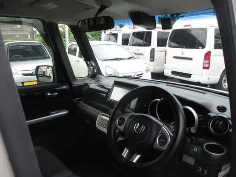 Honda N-BOX Custom