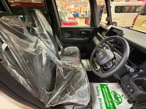 Honda N-BOX Custom