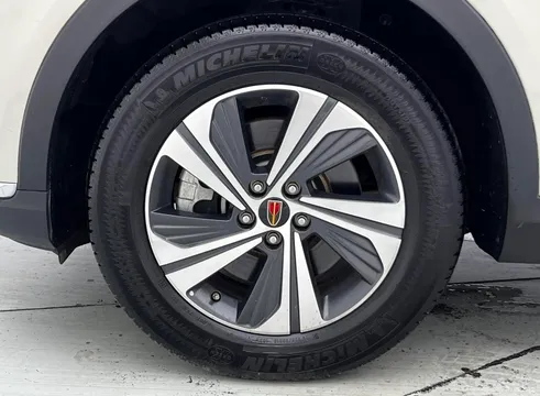 Hongqi HS5