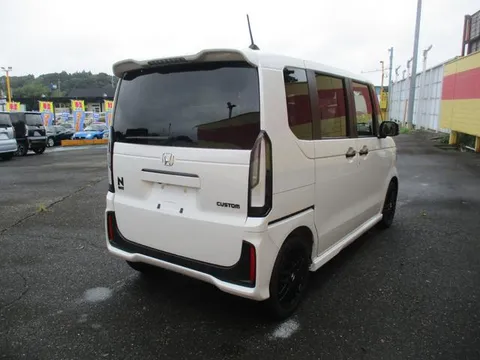 Honda N-BOX Custom