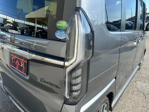 Honda N-BOX Custom
