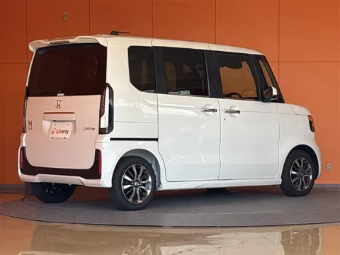 Honda N-BOX Custom