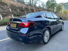 Infiniti Q70