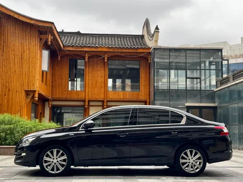 Peugeot 408
