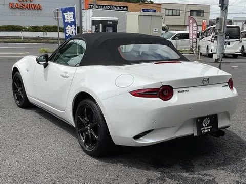 Mazda MX-5 (Roadster)