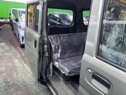 Nissan Clipper Van