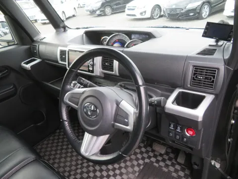 Toyota Pixis Mega