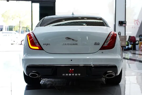 Jaguar XJ