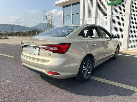 Roewe i5
