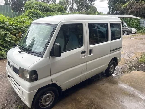 Nissan Clipper Van