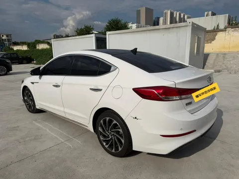 Hyundai Elantra (Avante)