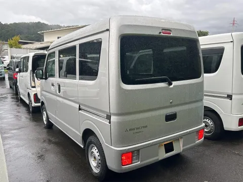 Mitsubishi Minicab Van