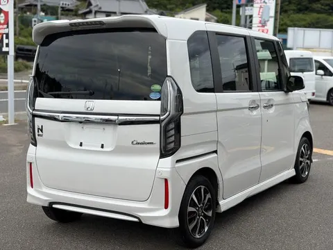 Honda N-BOX Custom