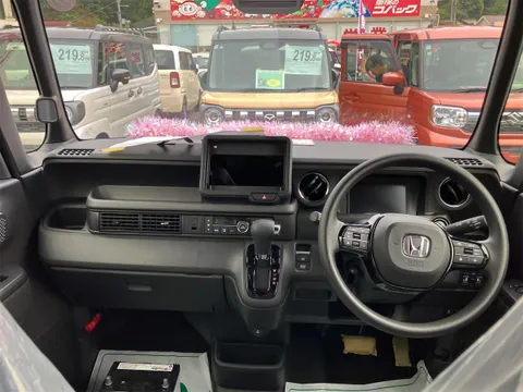 Honda N-BOX Custom