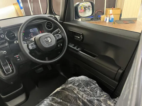 Honda N-BOX Custom