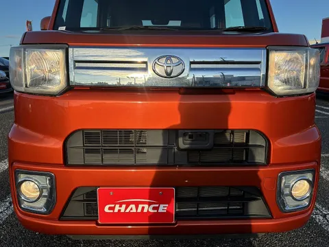 Toyota Pixis Mega
