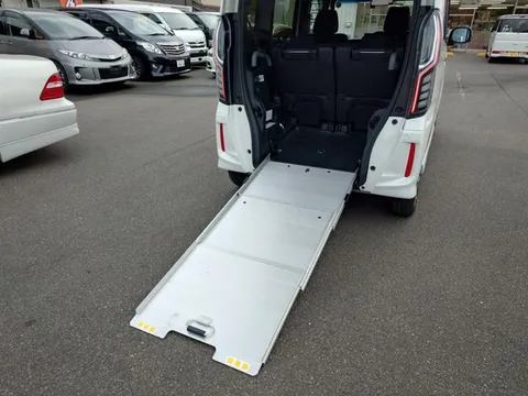 Honda N-BOX Custom