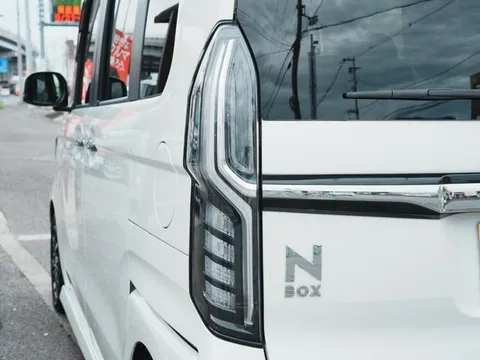 Honda N-BOX Custom