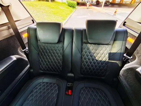 Hongqi HS7