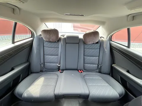 Hongqi H7