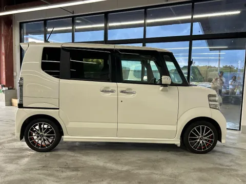 Honda N-BOX Custom