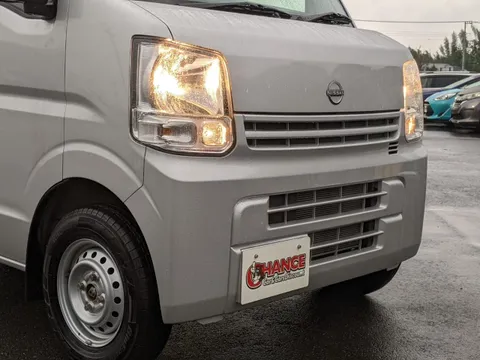 Nissan Clipper Van