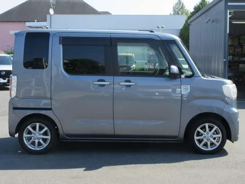 Toyota Pixis Mega
