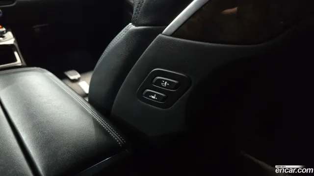 Genesis G90 (EQ900)