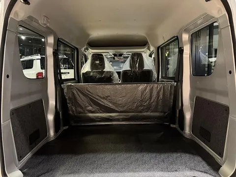 Nissan Clipper Van
