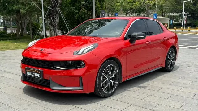 Lynk & Co 03