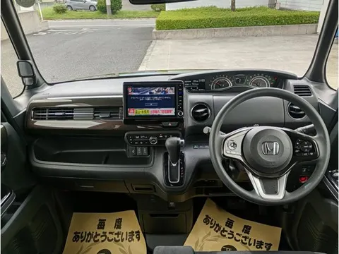 Honda N-BOX Custom