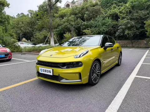 Lynk & Co 03