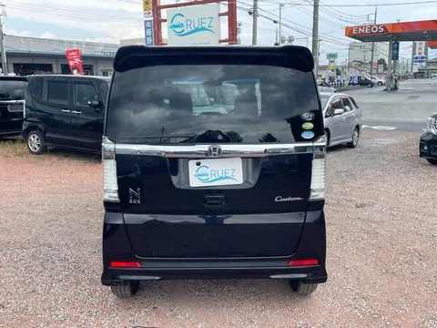 Honda N-BOX Custom