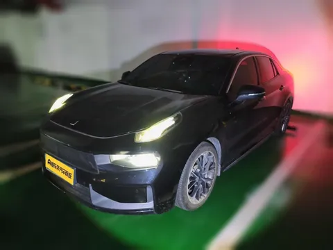 Lynk & Co 03