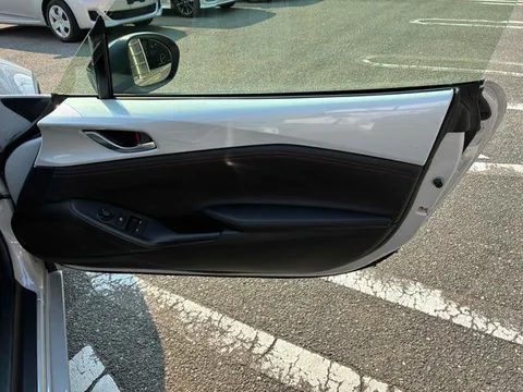 Mazda MX-5 (Roadster)