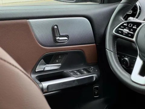 Mercedes-Benz Mercedes-Benz GLB
