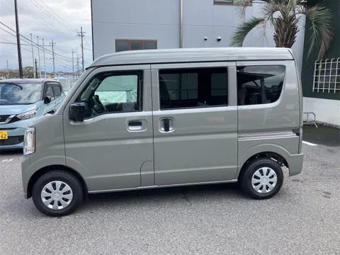 Nissan Clipper Van