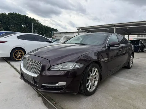 Jaguar XJ
