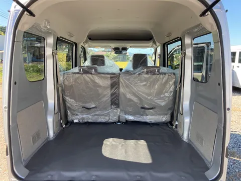 Nissan Clipper Van