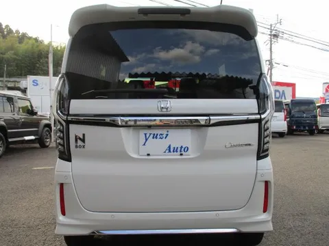 Honda N-BOX Custom