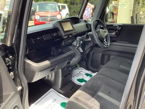 Honda N-BOX Custom