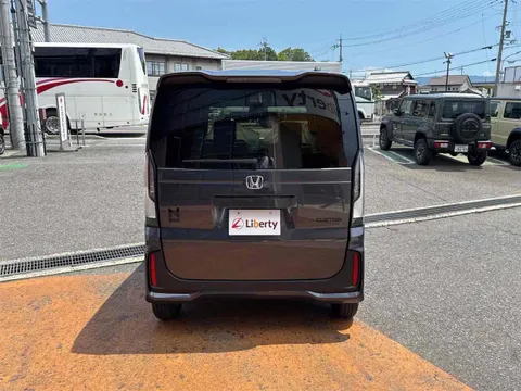 Honda N-BOX Custom